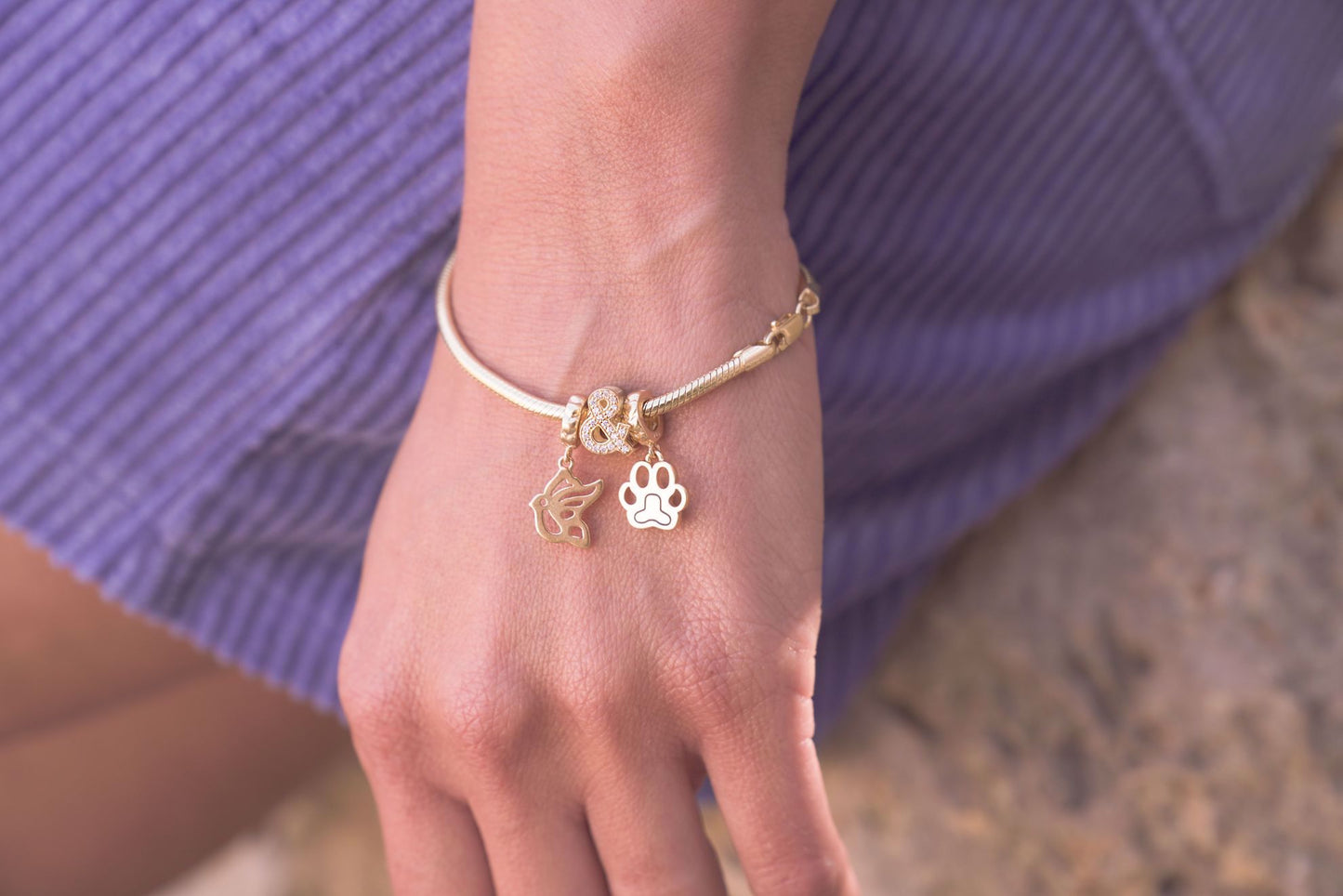 &-charm-gold